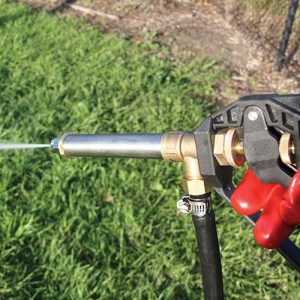 410-53-JetPro-Hand-Gun-in-field_Jet-spray_web